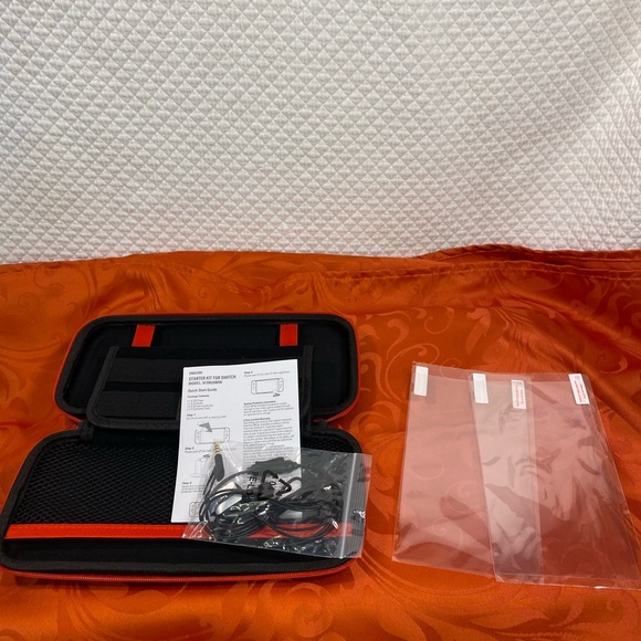 NINTENDO SWITCH CASE WITH SCEEN PROTECTORS AND EAR BUD - Picture 3 of 7